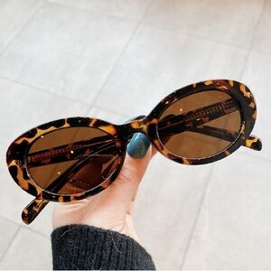Tortoiseshell Oval Sunglasses - Brown Lenses